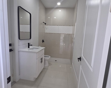 432 Raymer Street - Photo Thumbnail 9