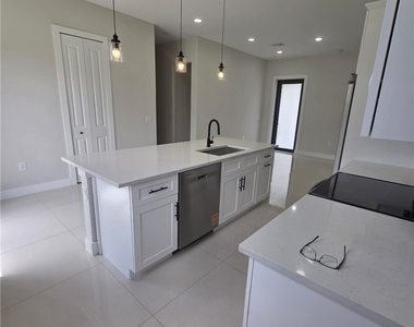 432 Raymer Street - Photo Thumbnail 20