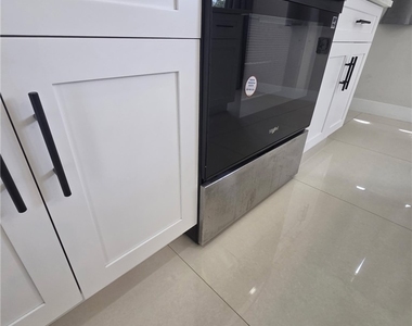 432 Raymer Street - Photo Thumbnail 8