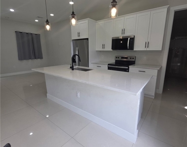 432 Raymer Street - Photo Thumbnail 5
