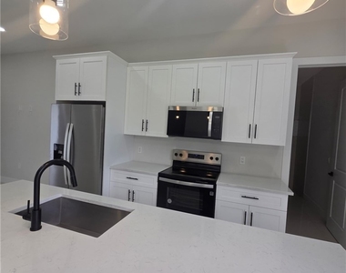 432 Raymer Street - Photo Thumbnail 3