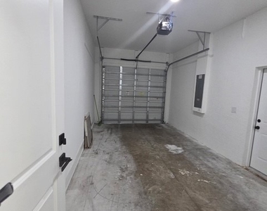 432 Raymer Street - Photo Thumbnail 10
