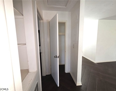 1213 Sw 48th Terrace - Photo Thumbnail 5