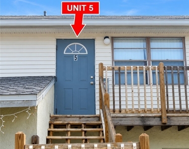 4705 Se 4th Place - Photo Thumbnail 1