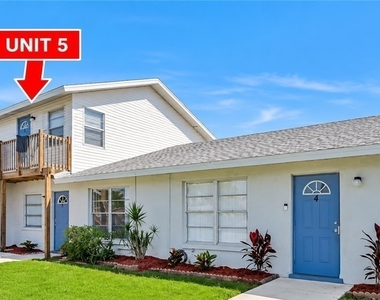 4705 Se 4th Place - Photo Thumbnail 2