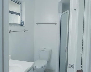 4705 Se 4th Place - Photo Thumbnail 4