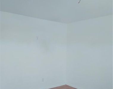 4705 Se 4th Place - Photo Thumbnail 6