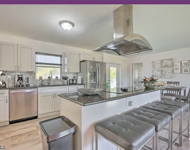 1518 Se 32nd Street - Photo Thumbnail 1