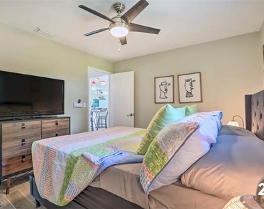 1518 Se 32nd Street - Photo Thumbnail 2