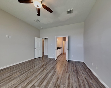 12915 Mason Terrace Lane - Photo Thumbnail 10