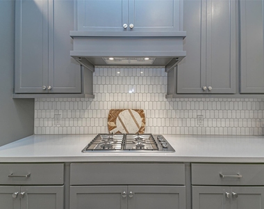 546 Cedar Harbor Court - Photo Thumbnail 17