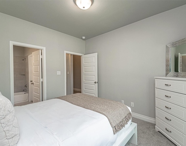 546 Cedar Harbor Court - Photo Thumbnail 7
