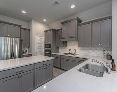 546 Cedar Harbor Court - Photo Thumbnail 14