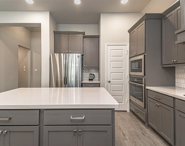 546 Cedar Harbor Court - Photo Thumbnail 15