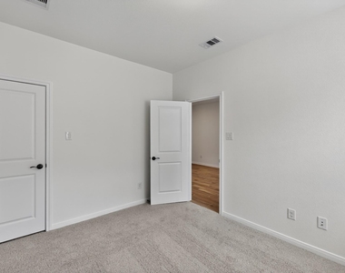 512 Water Ash Court - Photo Thumbnail 32