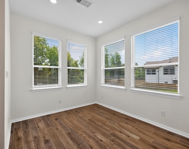 512 Water Ash Court - Photo Thumbnail 18
