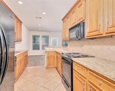 16518 Strathmore Manor Lane - Photo Thumbnail 9