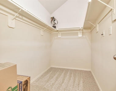 16518 Strathmore Manor Lane - Photo Thumbnail 16