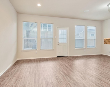 16518 Strathmore Manor Lane - Photo Thumbnail 6