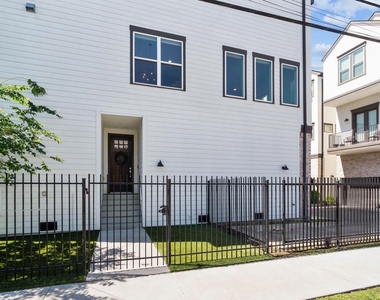1114 W 15th 1/2 Street - Photo Thumbnail 3