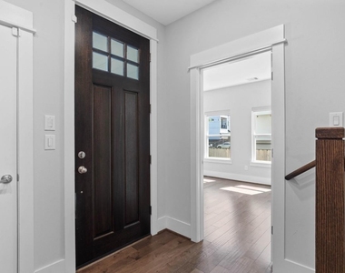 1114 W 15th 1/2 Street - Photo Thumbnail 9