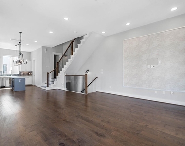 1114 W 15th 1/2 Street - Photo Thumbnail 19