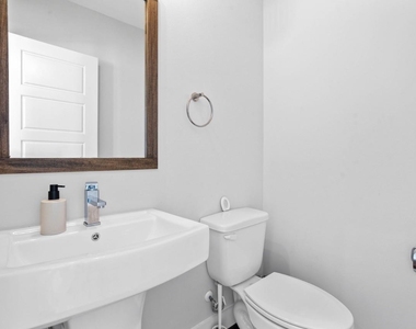 1114 W 15th 1/2 Street - Photo Thumbnail 34