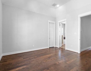 1114 W 15th 1/2 Street - Photo Thumbnail 37