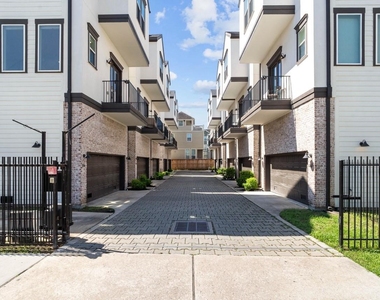 1114 W 15th 1/2 Street - Photo Thumbnail 2