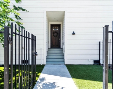 1114 W 15th 1/2 Street - Photo Thumbnail 4