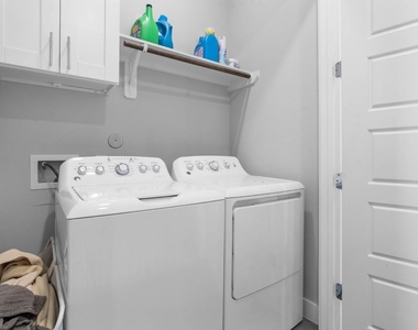 1114 W 15th 1/2 Street - Photo Thumbnail 41
