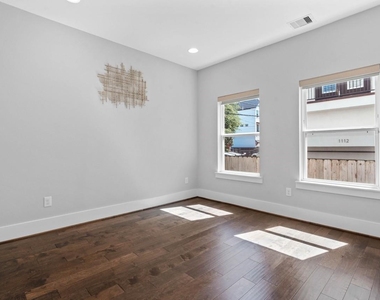 1114 W 15th 1/2 Street - Photo Thumbnail 11