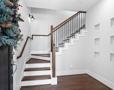 1114 W 15th 1/2 Street - Photo Thumbnail 8