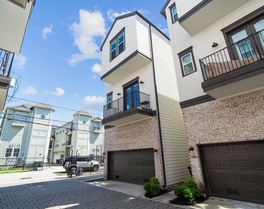 1114 W 15th 1/2 Street - Photo Thumbnail 46