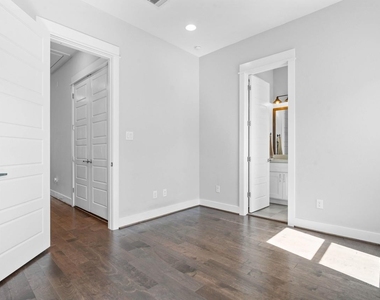 1114 W 15th 1/2 Street - Photo Thumbnail 44