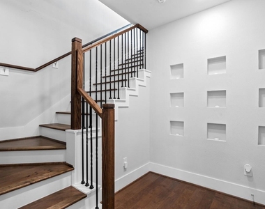 1114 W 15th 1/2 Street - Photo Thumbnail 14