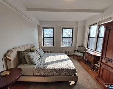 363-377 Mount Prospect - Photo Thumbnail 4