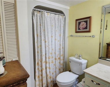 109 Georgetown Boulevard - Photo Thumbnail 16