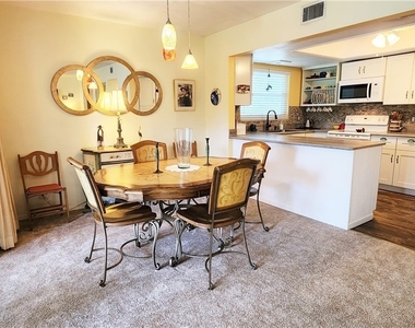 109 Georgetown Boulevard - Photo Thumbnail 7