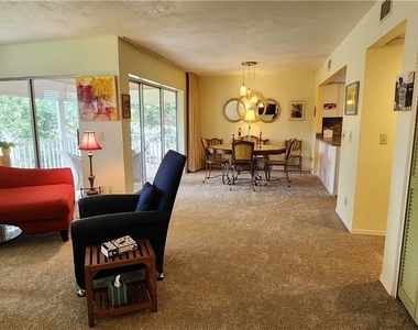 109 Georgetown Boulevard - Photo Thumbnail 3