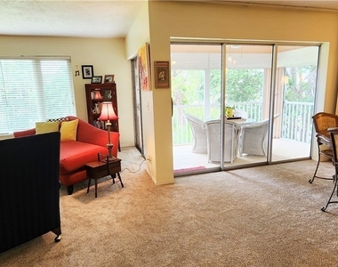 109 Georgetown Boulevard - Photo Thumbnail 4