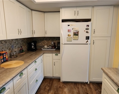 109 Georgetown Boulevard - Photo Thumbnail 10