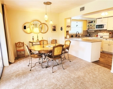 109 Georgetown Boulevard - Photo Thumbnail 5