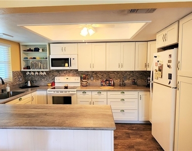 109 Georgetown Boulevard - Photo Thumbnail 8