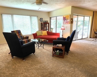 109 Georgetown Boulevard - Photo Thumbnail 2