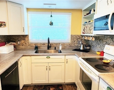 109 Georgetown Boulevard - Photo Thumbnail 9