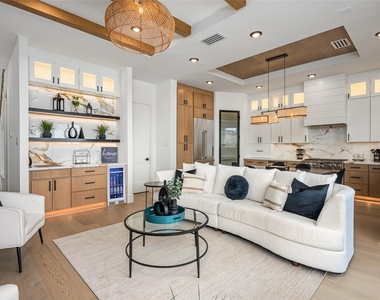 623 Winding Oaks - Photo Thumbnail 11