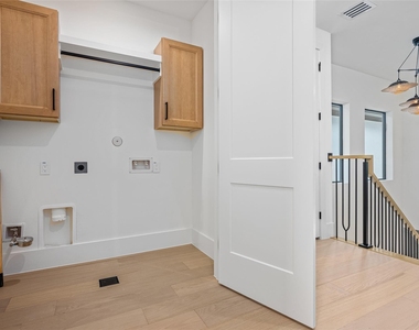 623 Winding Oaks - Photo Thumbnail 46