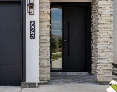623 Winding Oaks - Photo Thumbnail 1