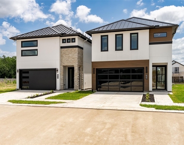 623 Winding Oaks - Photo Thumbnail 2